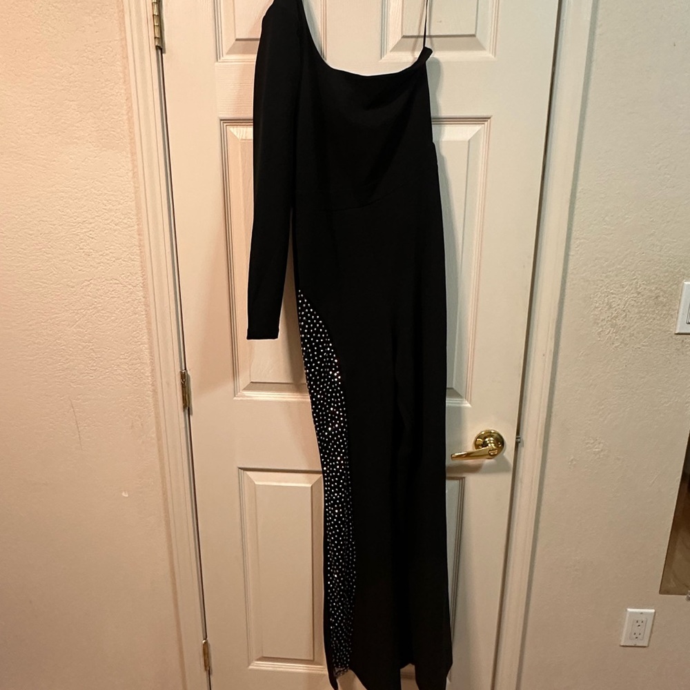 A Classy Chic Boutique Black One-Shoulder Jumpsuit